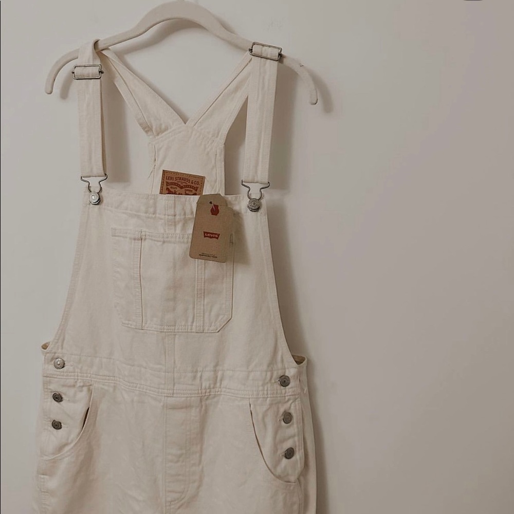 White Levi’s overalls NWT XL